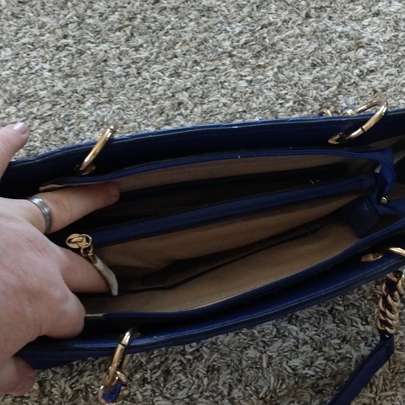 A Channel copy, deep purple. - Picture 6 of 6